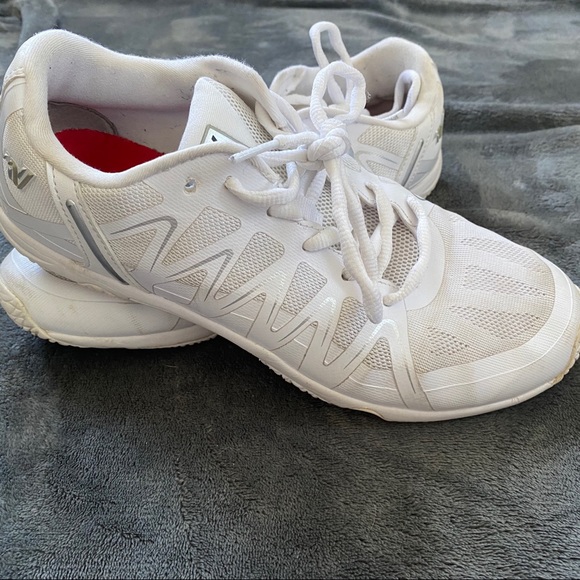 varsity charge cheer shoes